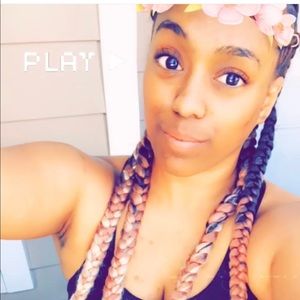 Meet your Posher, Luna B